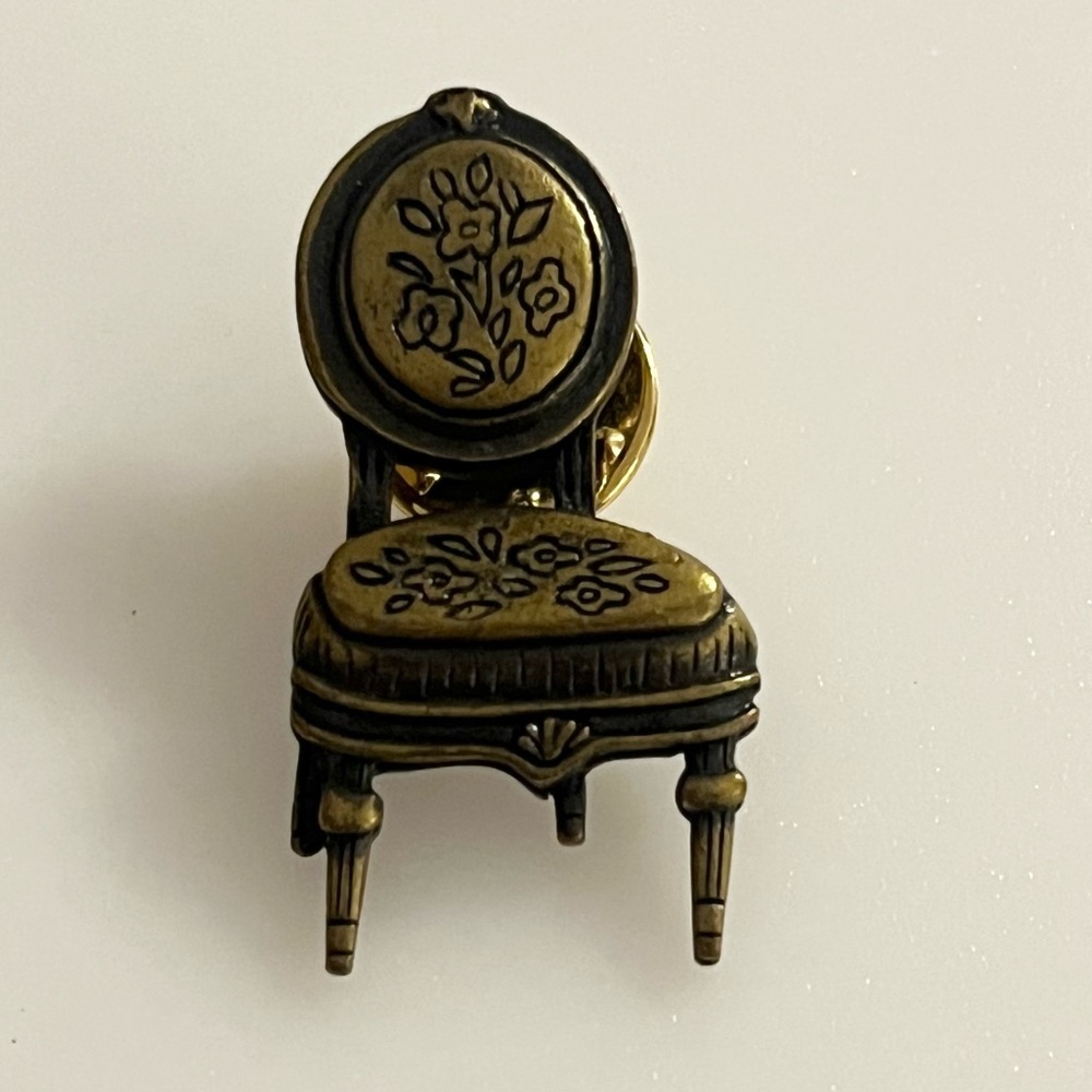 Vintage JJ Gold Bronze Tone Antique Floral Chair Lapel Pin Brooch